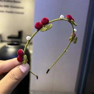 Serre-tête vintage en velours avec baies rouges et perles pour accessoire de cheveux