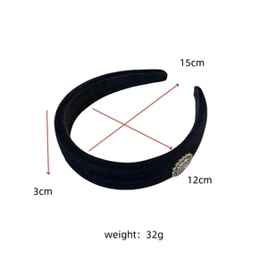Detailed dimensions of blue velvet headband with silver decorative button and 3cm width