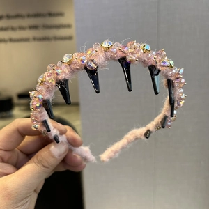 Rosa Plüsch-Haarreif mit glitzernden Kristallperlen und rutschfesten Zähnen für Damen