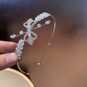 Serre-tête en métal argenté avec motif papillon et zircons brillants pour femme