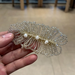 Luxuriöse handgefertigte Haarspange mit gewebten Kristallen und Perlen für Damen-Haarschmuck