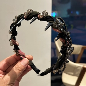 Serre-tête Fait Main en Tissu Plissé avec Nœud et Dents pour Femmes Strass Cristal Perle Punk Mode Accessoires Cheveux