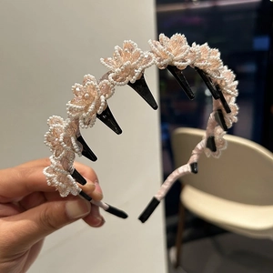 Elegant beaded crystal flower headband with teeth for women, peach and white floral hair hoop