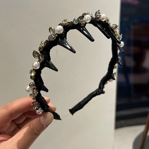 Cerchietto di lusso nero con cristalli, perle e pettine antiscivolo interno