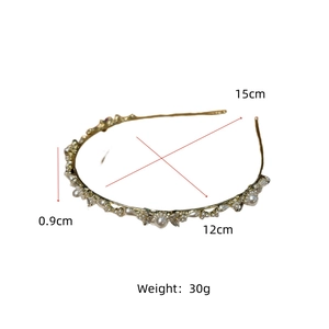 Vue détaillée du serre-tête fleurs de perles, diamètre extérieur 15cm et intérieur 12cm
