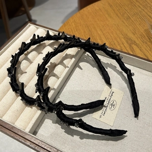 French chic black velvet headband set with rhinestones and elegant spikes