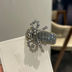 Eleganter französischer Haarclip in Silber mit grauen Kristallperlen und Herzdetail