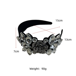 Detailed size specifications for the luxury crystal flower headband showing 15cm width and 90g