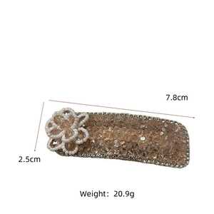 Detailansicht der 7,8 cm Luxus Kristall-Blumen-Haarklammer mit Gewichtsangabe von 20,9 g