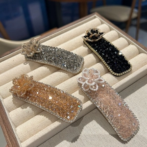Funkelnde Kristall-Blumen-Haarspangen in Grau, Schwarz, Champagner und Rosa mit Strass