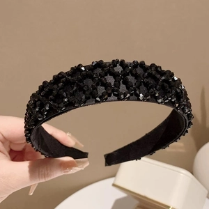 Serre-tête large élégant avec perles de cristal noires et satin pour soirée