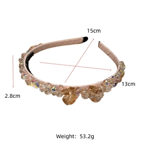 Vue détaillée du serre-tête en soie champagne avec perles de cristal AB et dimensions
