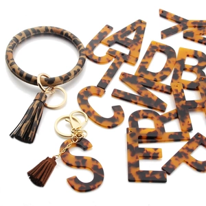 Leopard Print PU Leather Wristlet Keychain With Acrylic Tortoise Shell Letter Pendant Suede Tassel For Women Handbag Decor