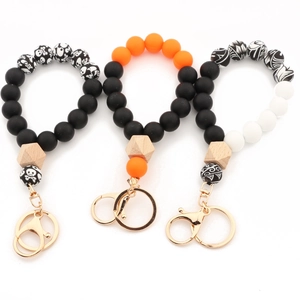 Halloween silicone bead wristlet keychain with skull pattern and golden alloy ring