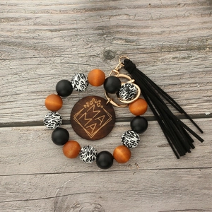 Porte-clés en perles de bois léopard avec breloque MAMA gravée et gland noir chic