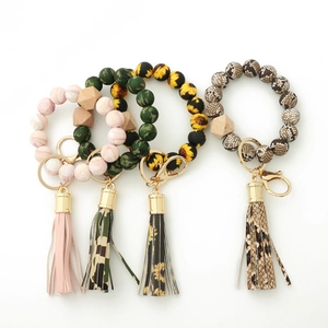 Bracelet porte-clés en perles de silicone léopard et perles en bois avec glands déco