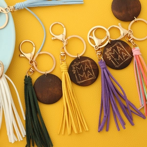 Porte-clés à pompons colorés en suédine avec pendentif en bois gravé Mama pour accessoires de sac