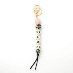 Detailed close-up of silicone beaded keychain with golden metal clasp and MAMA lettering