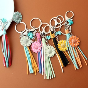Luminous Sunflower Tassel Keychain Glow In The Dark Daisy Flower Metal Key Ring Bohemian Tassel Pendant Bag Accessories