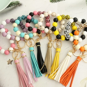 Porte-clés Bracelet Perlé en Silicone et Bois Avec Gland en Cuir PU Imprimé Léopard Anneau de Clé pour Femme Cadeau Mode