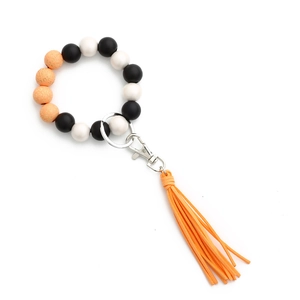 Bracciale portachiavi retrò con perline in legno e una nappa in finta pelle arancione