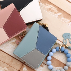 Detail of a geometric silicone keychain wallet with matte texture and decorative tassel