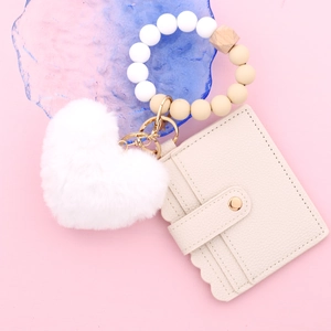 Détails du porte-clés en perles de silicone avec pompon cœur et pochette porte-cartes