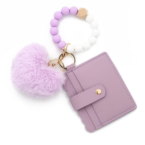 Bracelet porte-clés en perles silicone violet avec porte-cartes en simili cuir et cœur peluche