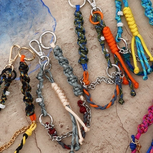 Handgemaakte gevlochten lederen sleutelhanger en tassenhanger voor dames in kleuren