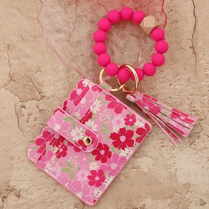 Portatessere floreale rosa con bracciale in silicone, nappina e portachiavi dorato