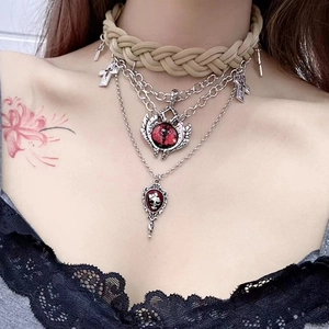 Gothic-Halskette mit geflochtener Kordel, rotem Drachenauge und Totenkopf-Spiegelanhänger