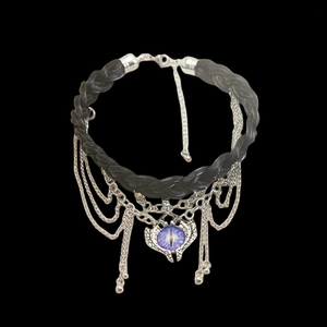 Gothic Leder-Choker Halskette mit lila Katzenaugen-Anhänger und silbernen Quasten