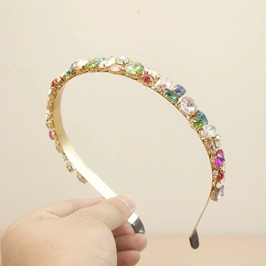 Serre-tête coloré en strass avec base en métal doré et cristaux de verre multicolores