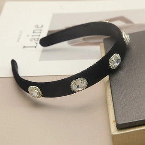 Elegant black velvet headband with vintage oval rhinestones in French retro style