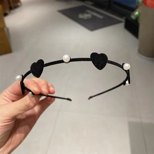Elegant thin headband with black flocked hearts and white pearls for women's hair