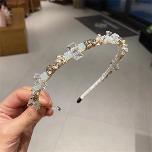Eleganter Wellen Stirnband mit Kristallen und Perlen für das Haarstyling