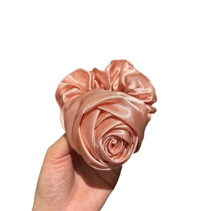 Elegante elastico in raso rosa champagne con design a fiore di rosa in stile vintage francese