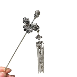 Spilla per capelli a farfalla d'argento con lunghe nappe per acconciature Hanfu