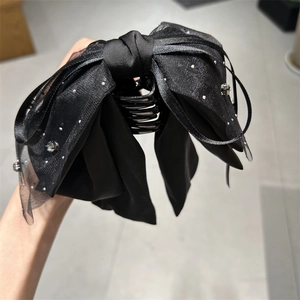 Eleganter schwarzer Lagen-Haarclip mit Schleife, Strass und Organza-Details für Damen