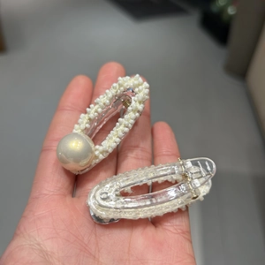 Squisito fermaglio per capelli con perline di riso e clip in acrilico trasparente da donna