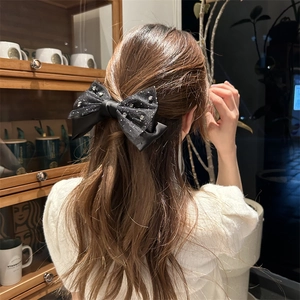 Eleganter großer Haarklammer aus schwarzem Organza mit Schleife und Strasssteinen