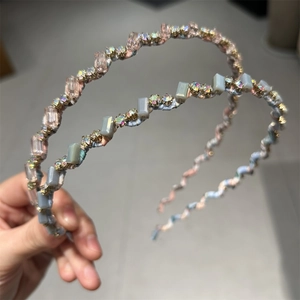 Détails de serre-têtes ondulés avec perles de cristal et strass en rose et gris