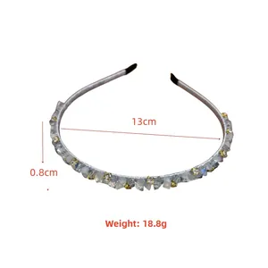 Détail du serre-tête en cristal avec dimensions 13cm de diamètre et 0.8cm de largeur