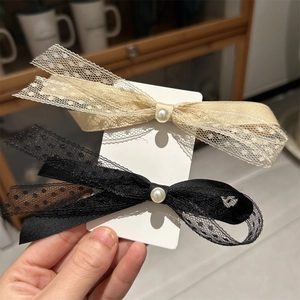 Barrettes à cheveux élégantes avec nœuds en dentelle et perles en noir et beige