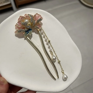 Pic à cheveux pivoine vintage avec strass roses, glands de perles et griffes dorées