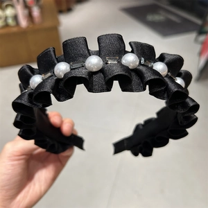 Serre-tête plissé en satin noir élégant avec strass brillants et perles pour femmes