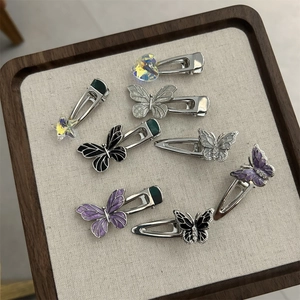 Elegantes Haarspangen-Set mit Schmetterlingen und Kristall-Strasssteinen in Silber für Damen