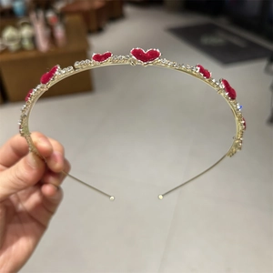 Eleganter Gold-Haarreif mit roten Samtherzen und funkelnden Strasssteinen für Damen