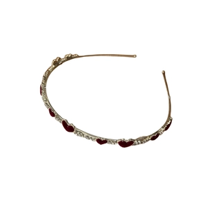 Eleganter goldener Haarreif mit roten Herzen und glitzernden Strasssteinen für Damen