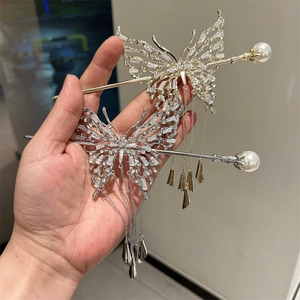 Elegante Bastoncino per Capelli a Farfalla Con Nappa Lunga e Perla Artificial Forcina in Lega di Zirconia per Donna Gioielli Stile Neo-Cinese